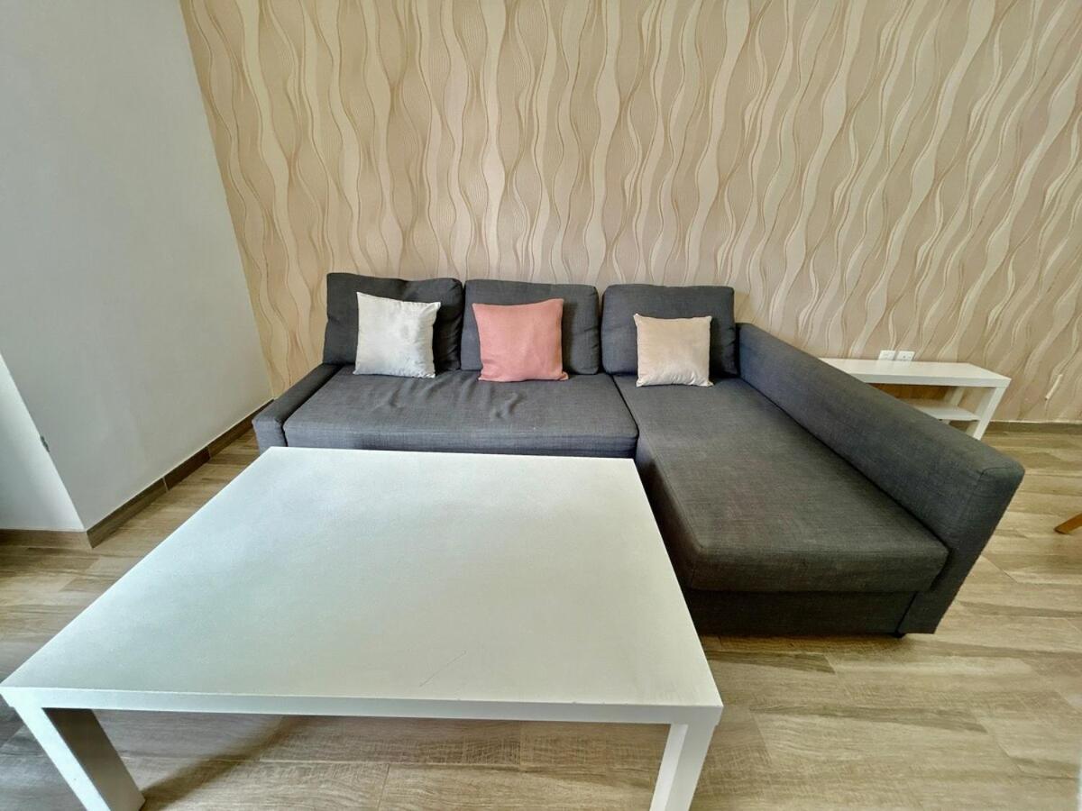 Homes2retreat - Serene 2br Getaway With Stunning Views Apartment