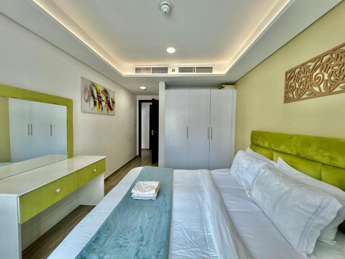 Homes2retreat - Serene 2br Getaway With Stunning Views Dubai