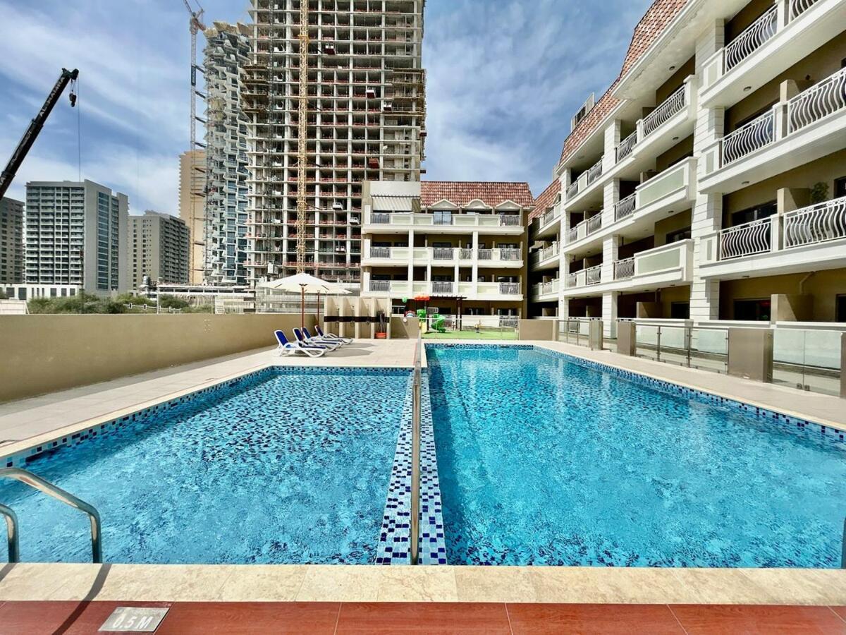Homes2retreat - Serene 2br Getaway With Stunning Views Apartment *
