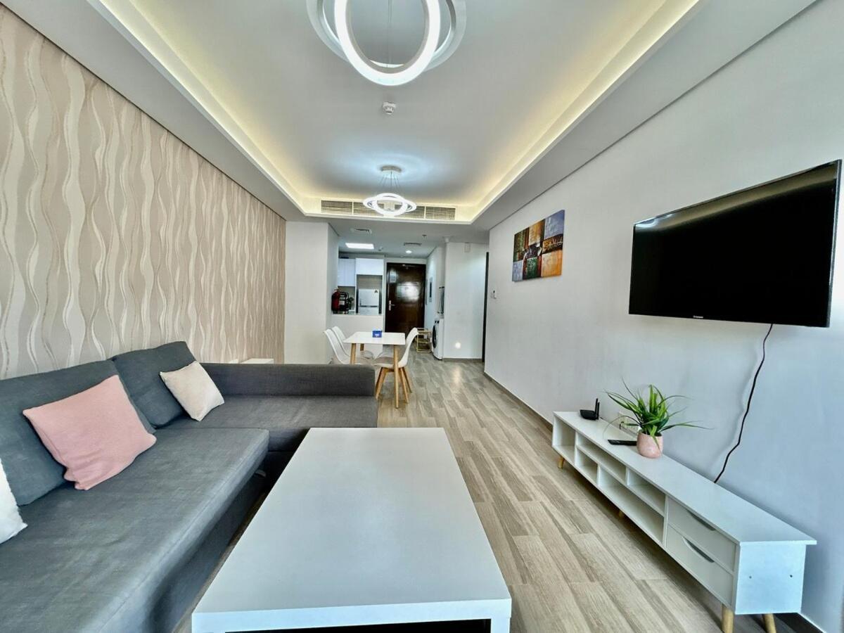 Homes2retreat - Serene 2br Getaway With Stunning Views Dubai